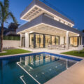 ¡Villa contemporánea de lujo con piscina y diseño exclusivo!