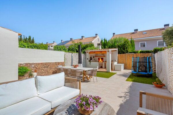 ✨ Adosado totalmente reformado con jardín privado  